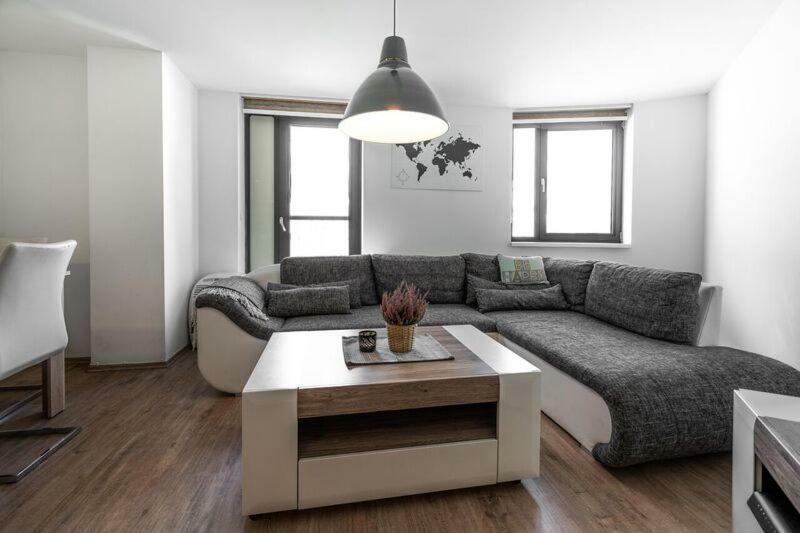 Old Town Luxury Apartment In Heart Of บราติสลาวา ภายนอก รูปภาพ