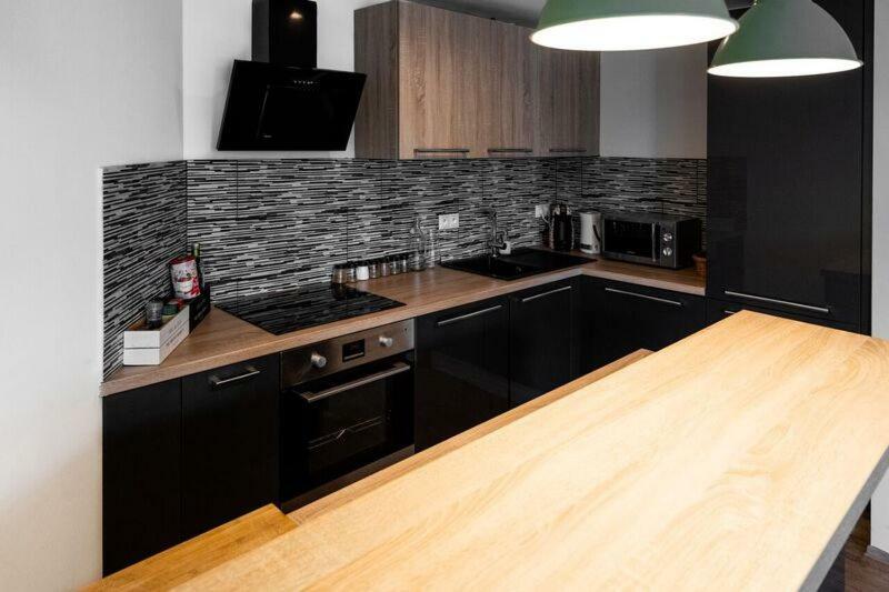 Old Town Luxury Apartment In Heart Of บราติสลาวา ภายนอก รูปภาพ