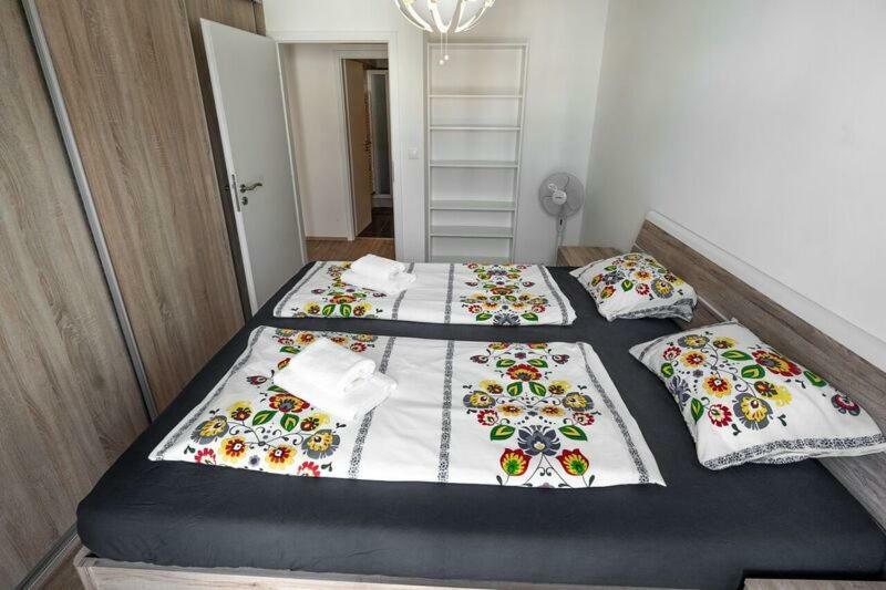 Old Town Luxury Apartment In Heart Of บราติสลาวา ภายนอก รูปภาพ
